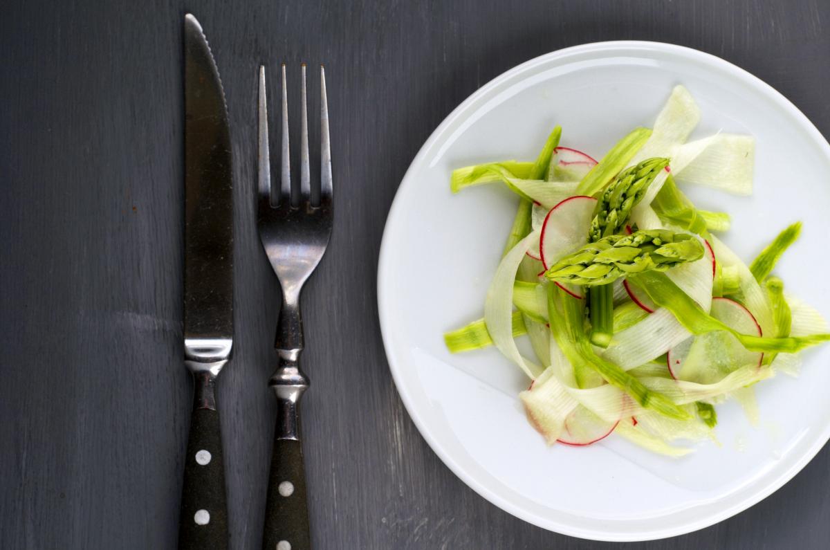 roher Spargelsalat