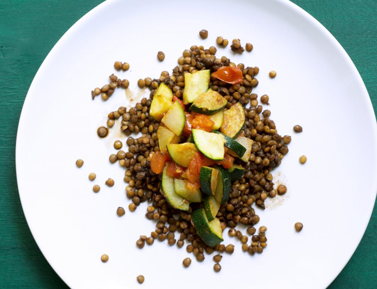 Balsamicolinsen mit Zucchinigemuese