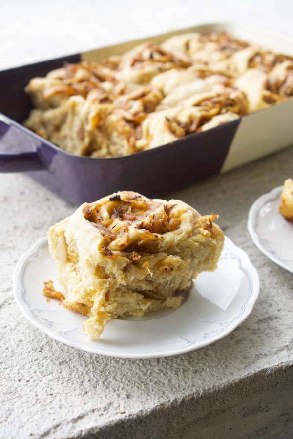 Hefeschnecken gefuellt mit Sauerkraut