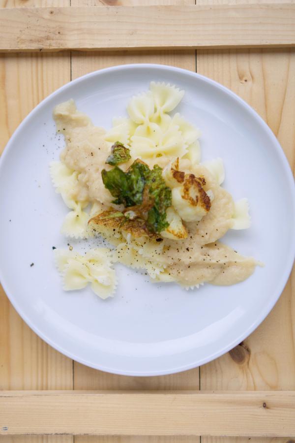 Pasta mit veganer Blumenkohlsosse