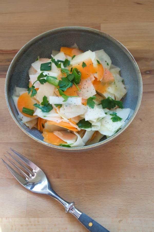 Salat von Karotten und Kohlrabi