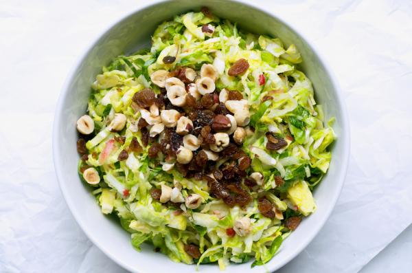 Rohkostsalat mit Rosenkohl und Aepfeln3