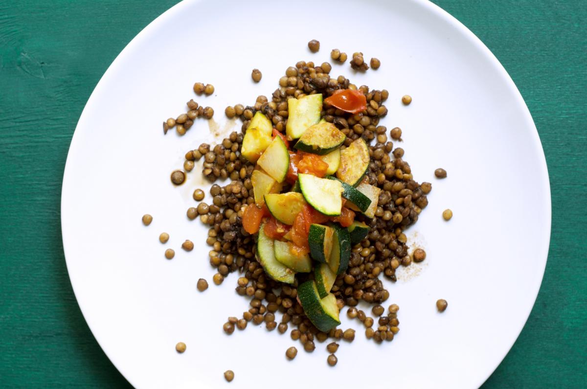 Balsamicolinsen mit Zucchinigemuese