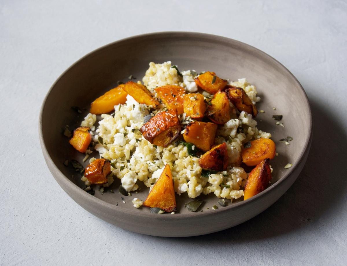 Bulgur mit Kuerbis und Schafskaese