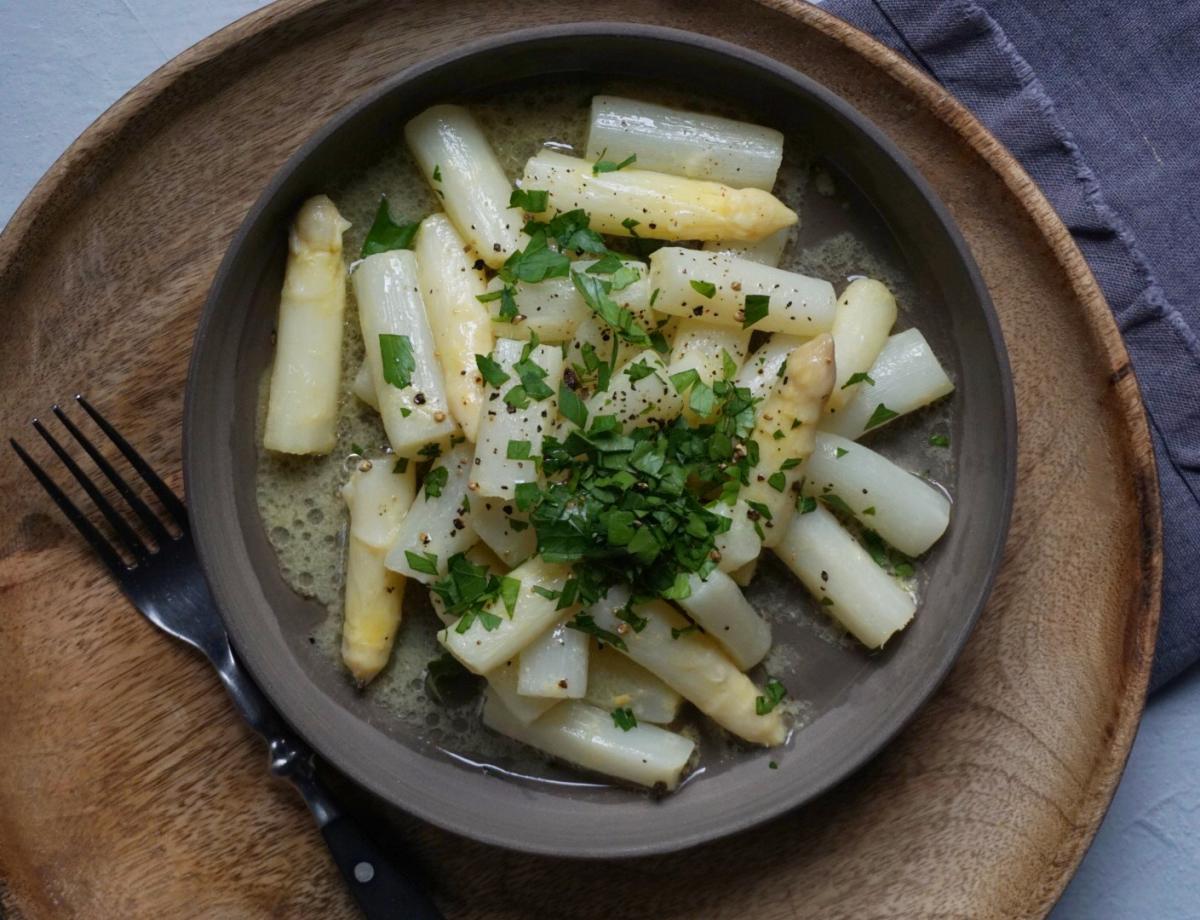 Rezept fuer lauwarmen Spargelsalat