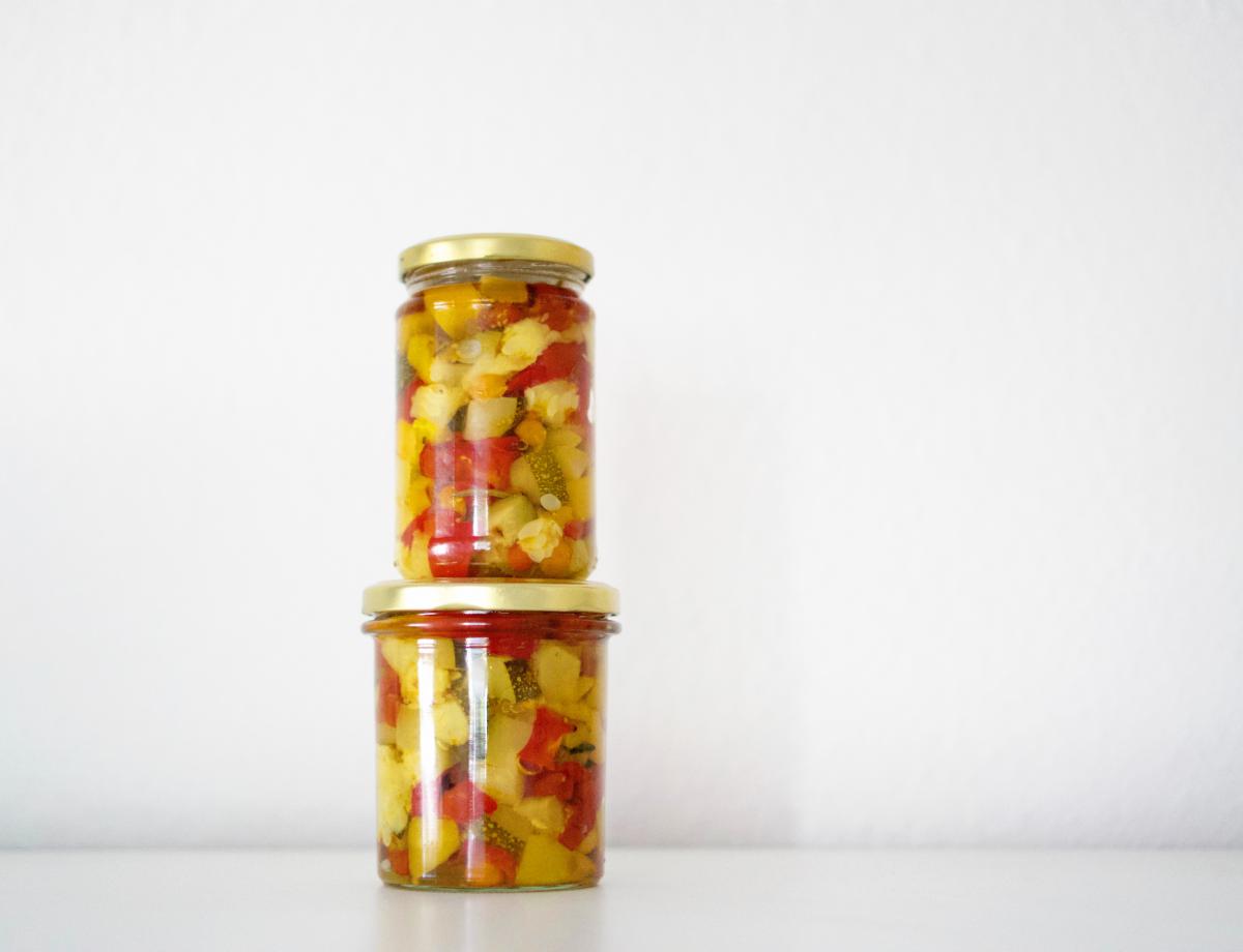 Zucchini und Paprika geroestet und eingekocht