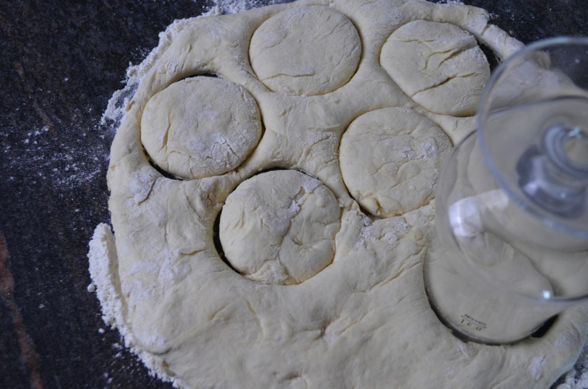 Broetchen ausstechen