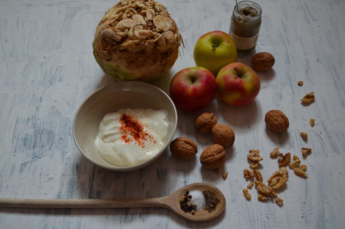 Apfel-Sellerie-Salat mit Walnüssen » Ye Olde Kitchen | Food- und Gartenblog