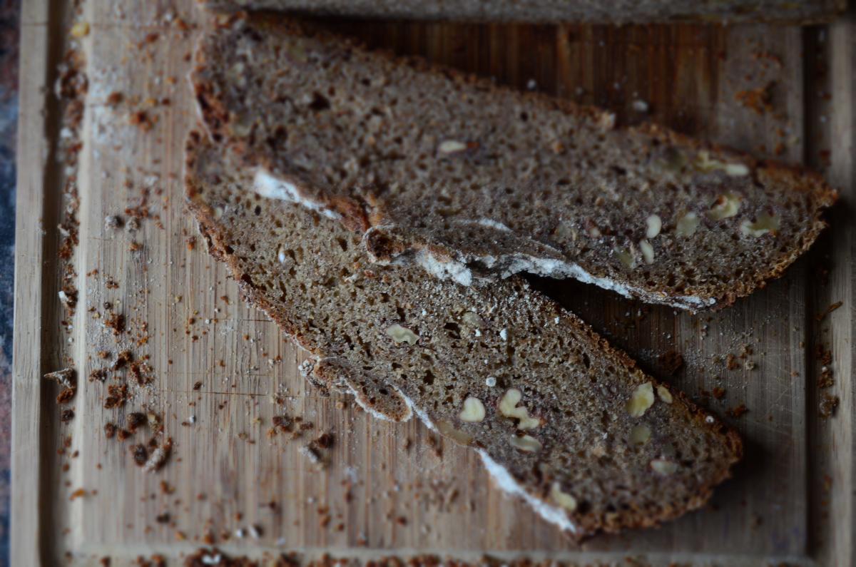 bread with walnuts
